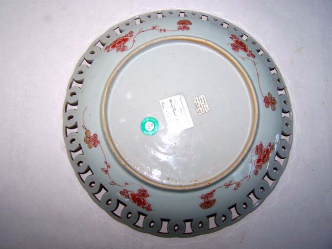 A fine 18th century Chinese Export Imari Reticulated Plate, Yung Cheng Period, circa 1725 — image 2